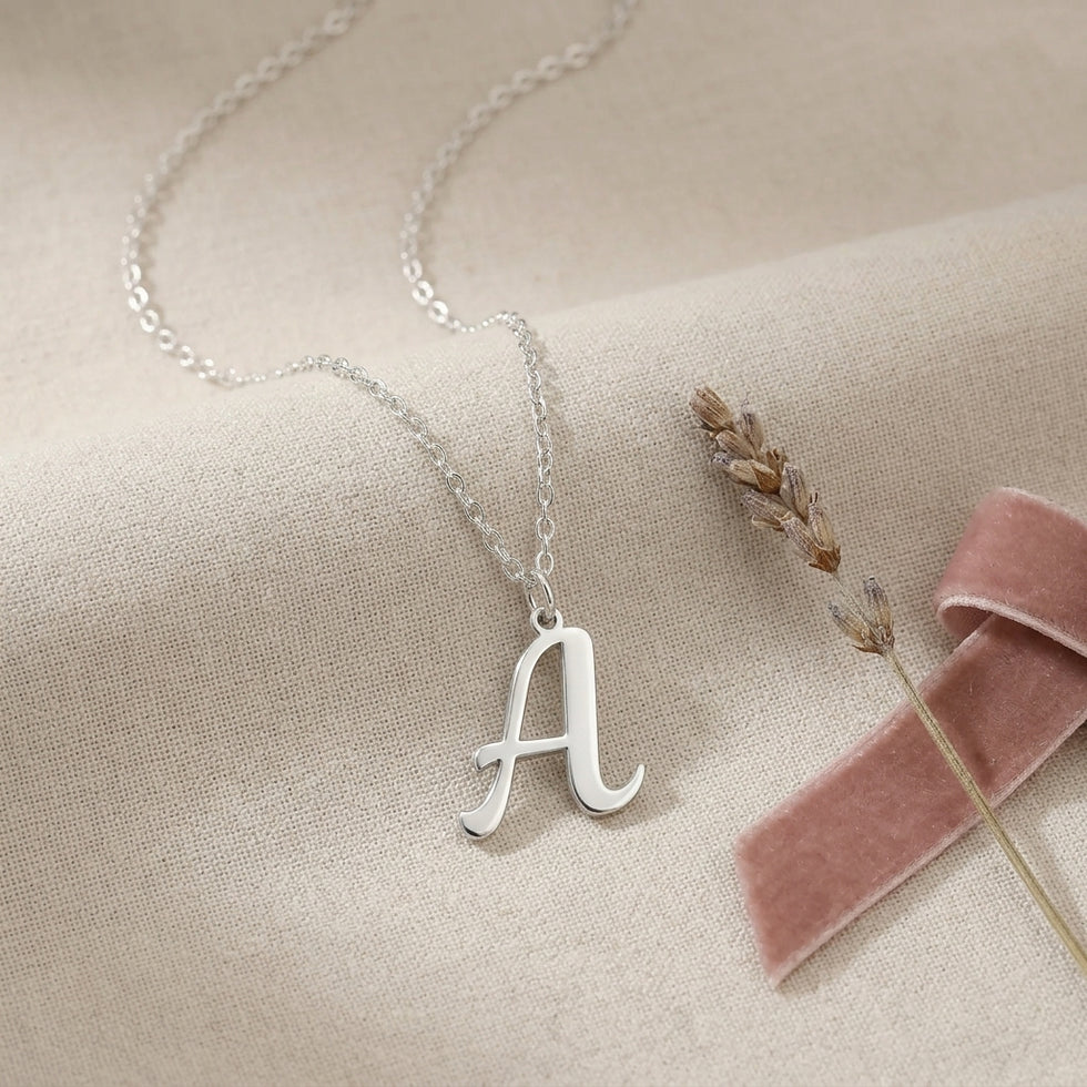 Collana con iniziale A | Ciondolo con iniziale e lettera A, oro e argento