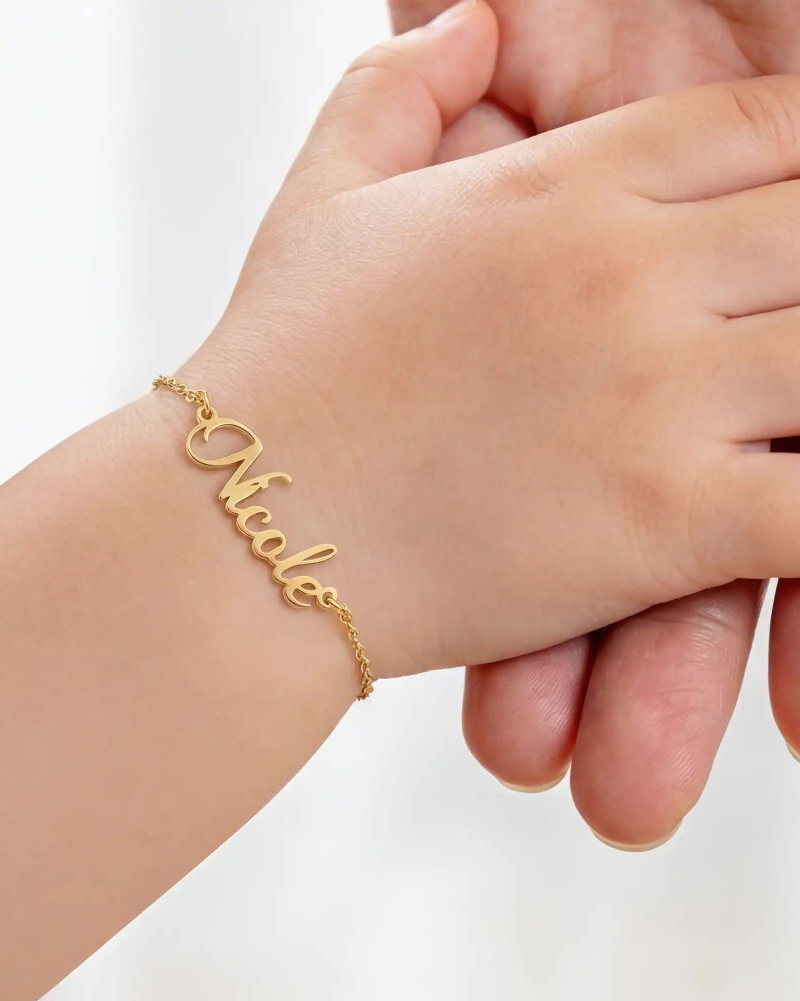 Bracelet Personalised Kids Bracelet Noa & Nellie Personalised Kids Name Bracelet with Charm – Custom Children’s Jewellery in Gold or Silver
