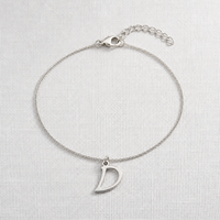 Armband mit dem Anfangsbuchstaben D