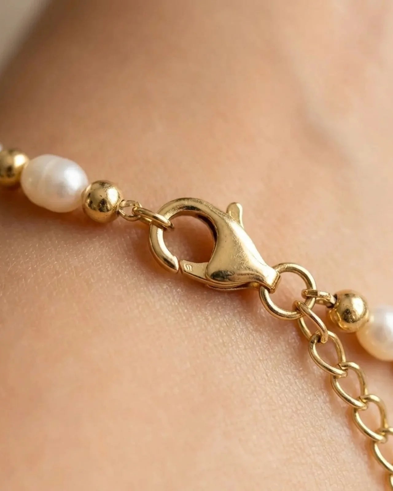 Freshwater Pearl Bracelet in Silver or Gold – Elegant Bead & Pearl Women’s Bracelet