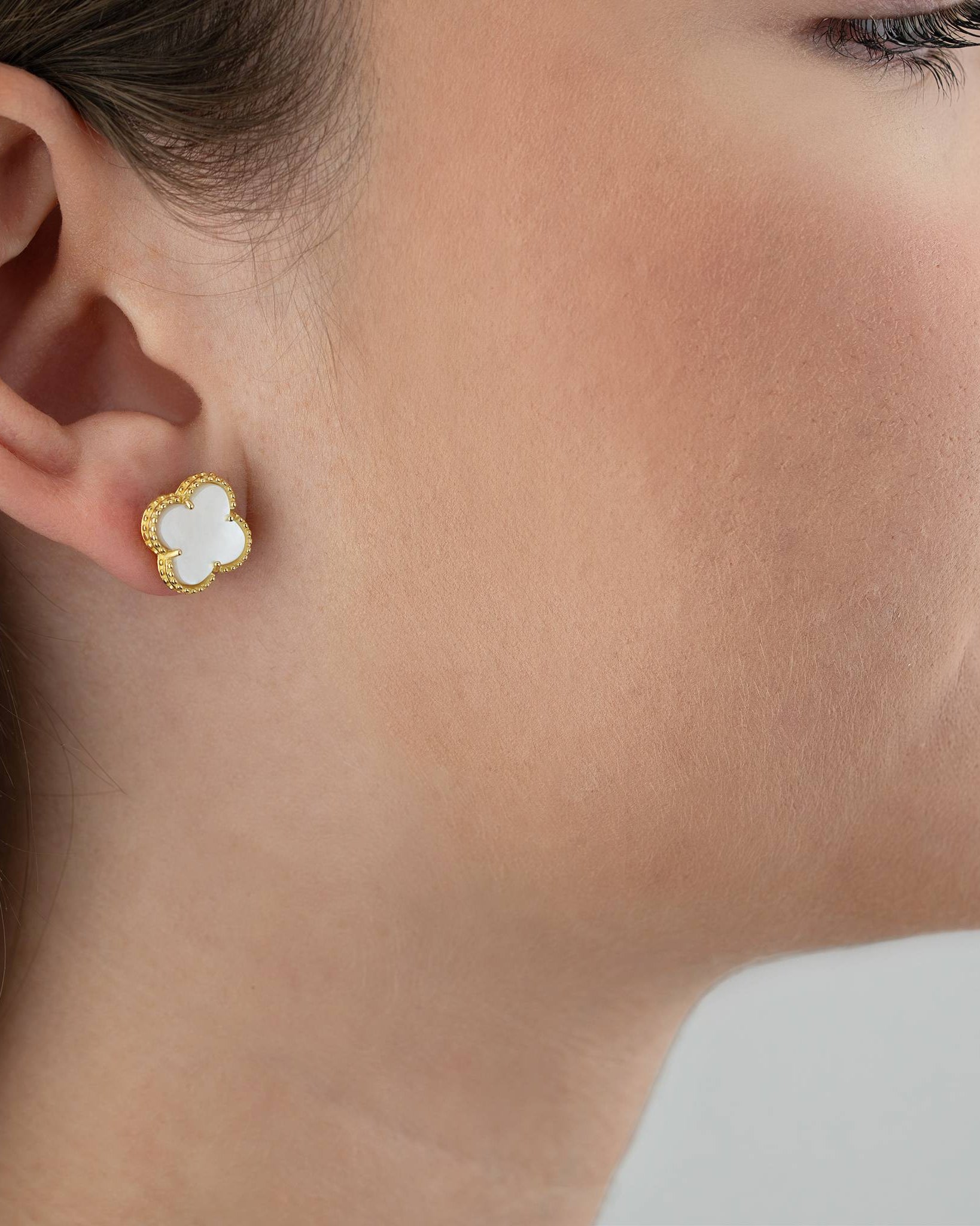 Earrings Mother of Pearl Quatrefoil Stud Earrings HBD Mother of Pearl Quatrefoil Stud Earrings – Elegant Beaded Edge Design