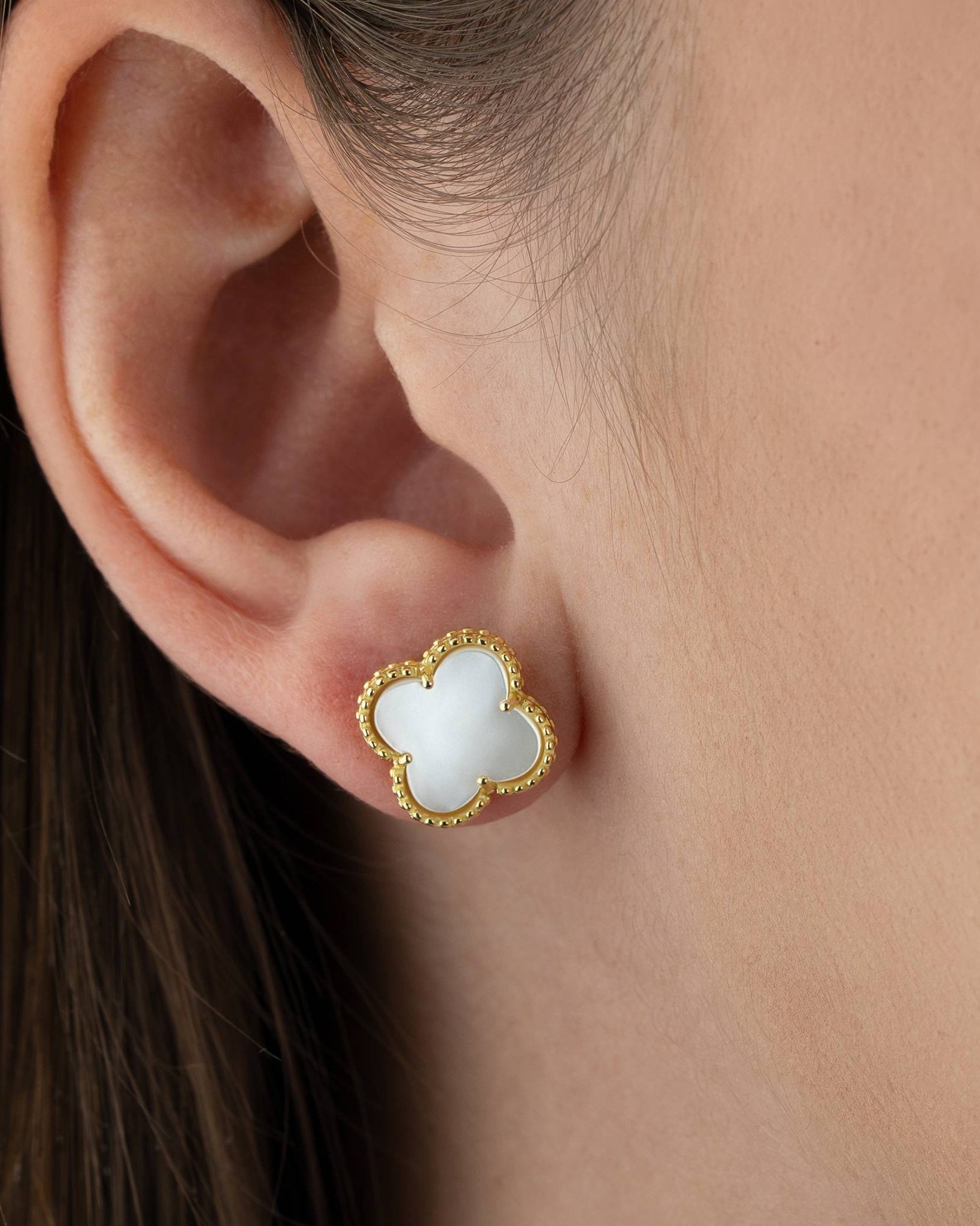 Earrings Mother of Pearl Quatrefoil Stud Earrings HBD Mother of Pearl Quatrefoil Stud Earrings – Elegant Beaded Edge Design