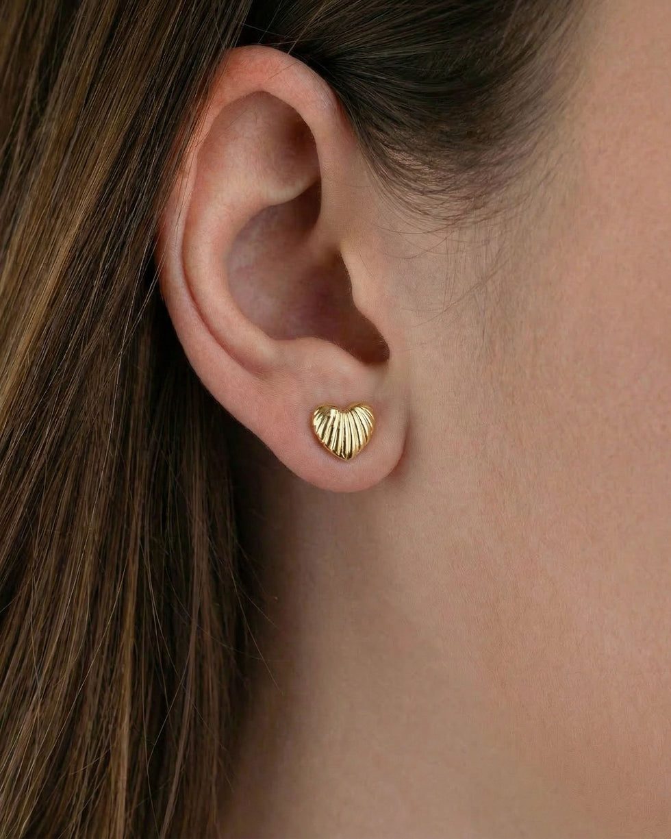 Ribbed Heart Stud Earrings in Silver or Gold – Delicate Shell-Style Design