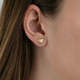 Ribbed Heart Stud Earrings in Silver or Gold – Delicate Shell-Style Design