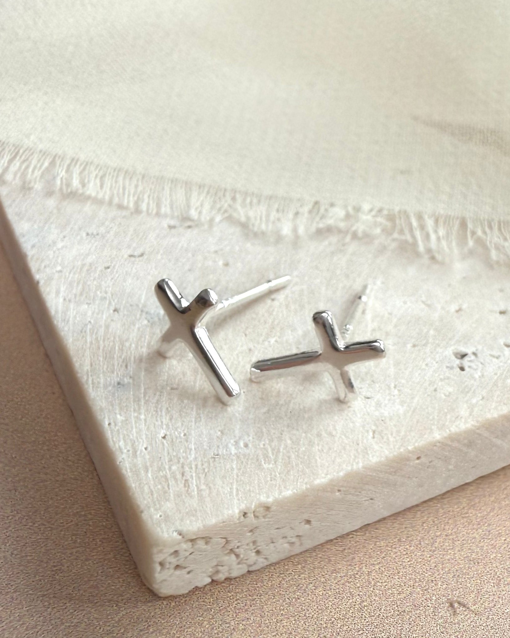 HeyBigDay Earrings Sterling Silver Cross Stud Earrings