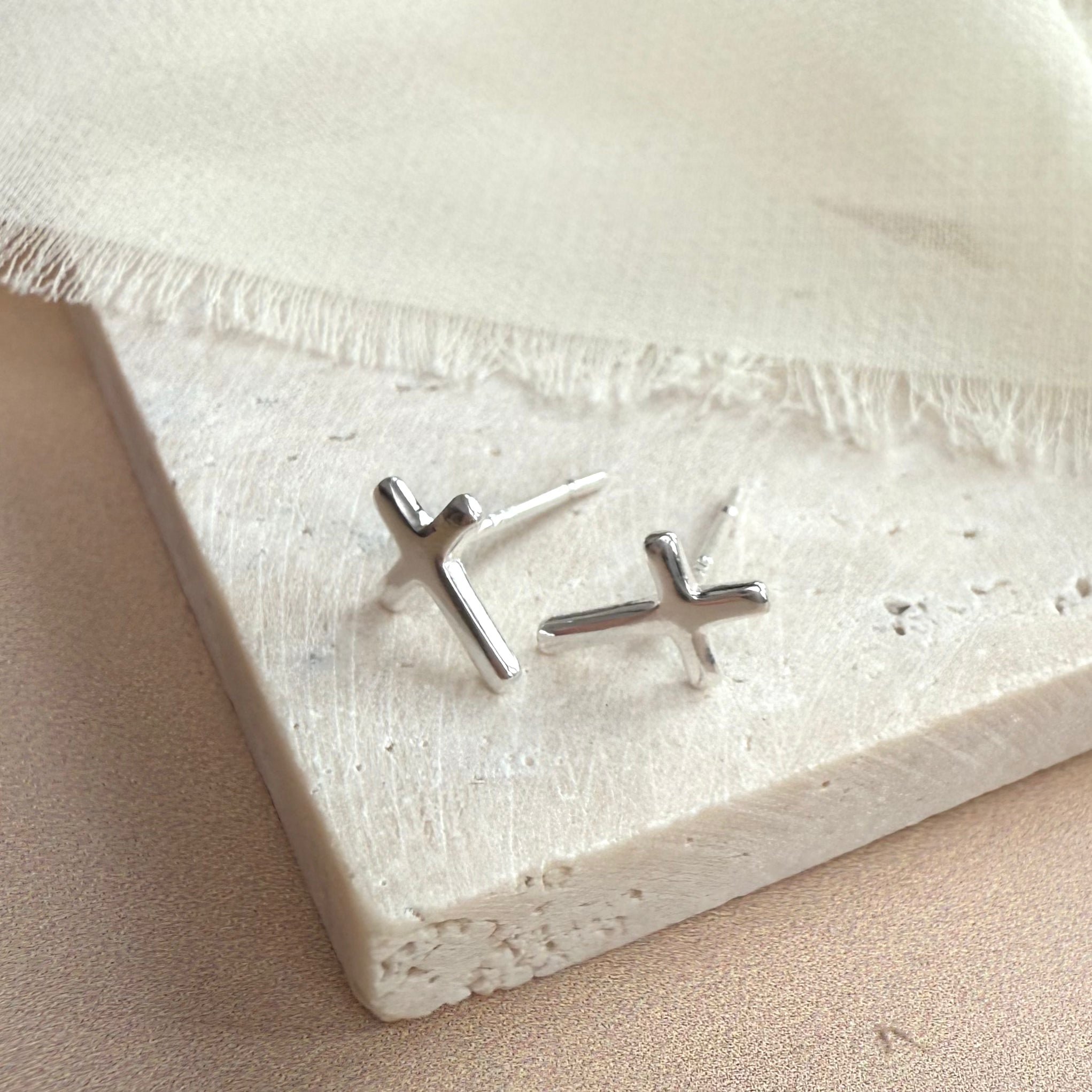 HeyBigDay Earrings Sterling Silver Cross Stud Earrings