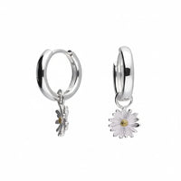 Pendientes de aro Huggie con charm de margarita bicolor
