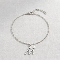 Armband mit dem Anfangsbuchstaben M