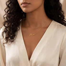 Mum Necklace in Gold or Silver – Elegant Script Mum Pendant – Perfect Gift for Mums