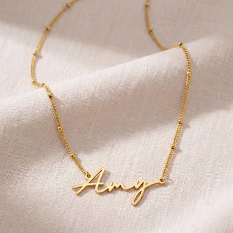 Collar con el nombre Amy