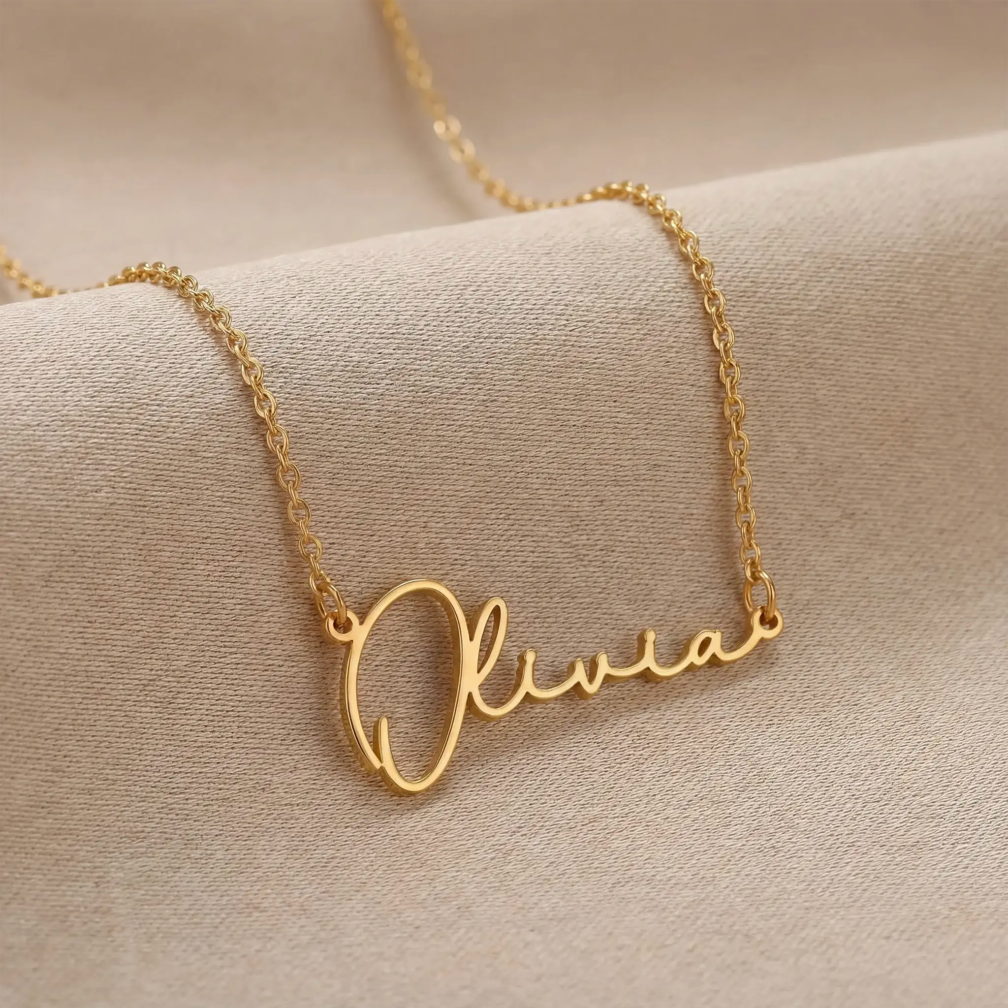 Kids Name Necklace "Ruby" – Personalised Children’s Jewellery in Gold or Silver – Font1