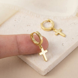 Orecchini a cerchio con croce