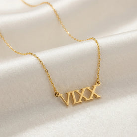 Custom Roman Numeral Necklace in Gold or Silver – Personalised Date Necklace – Gigi & Maple