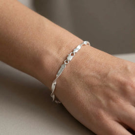 Grooved Herringbone Twist Bracelet in Gold or Silver