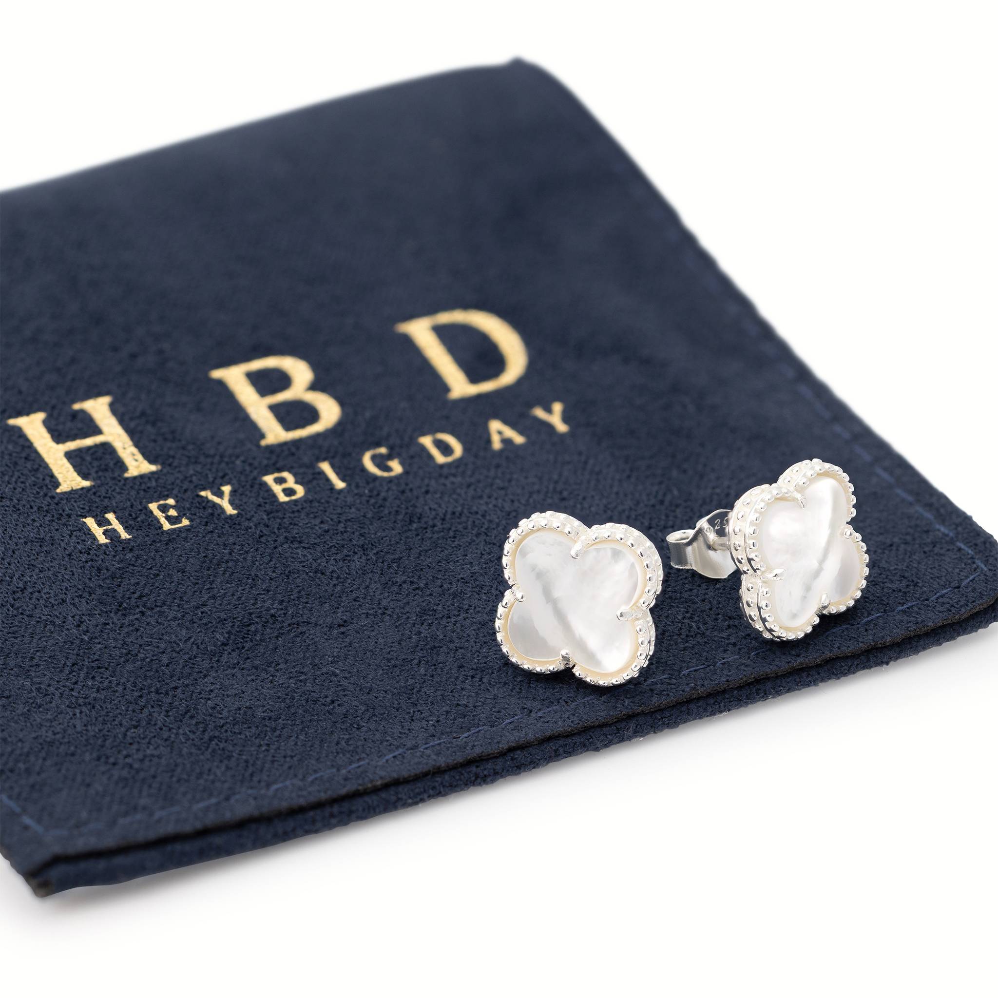 HeyBigDay Earrings Mother of Pearl Quatrefoil Stud Earrings