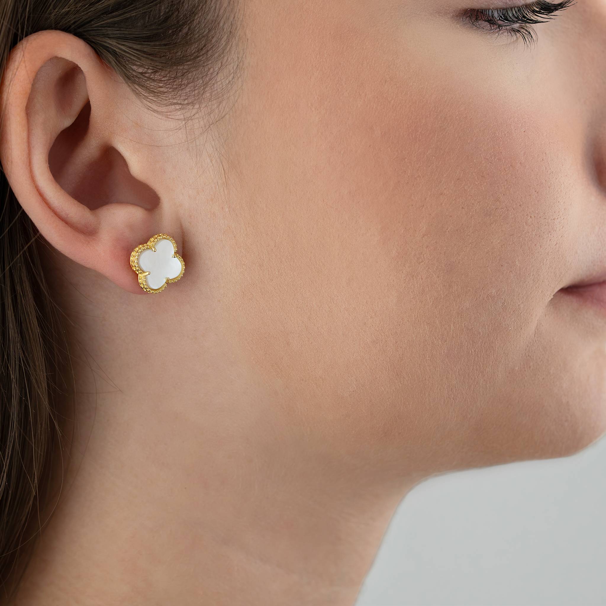 HeyBigDay Earrings Mother of Pearl Quatrefoil Stud Earrings