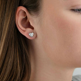 Ribbed Heart Stud Earrings in Silver or Gold – Delicate Shell-Style Design