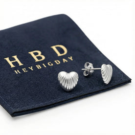 Ribbed Heart Stud Earrings in Silver or Gold – Delicate Shell-Style Design