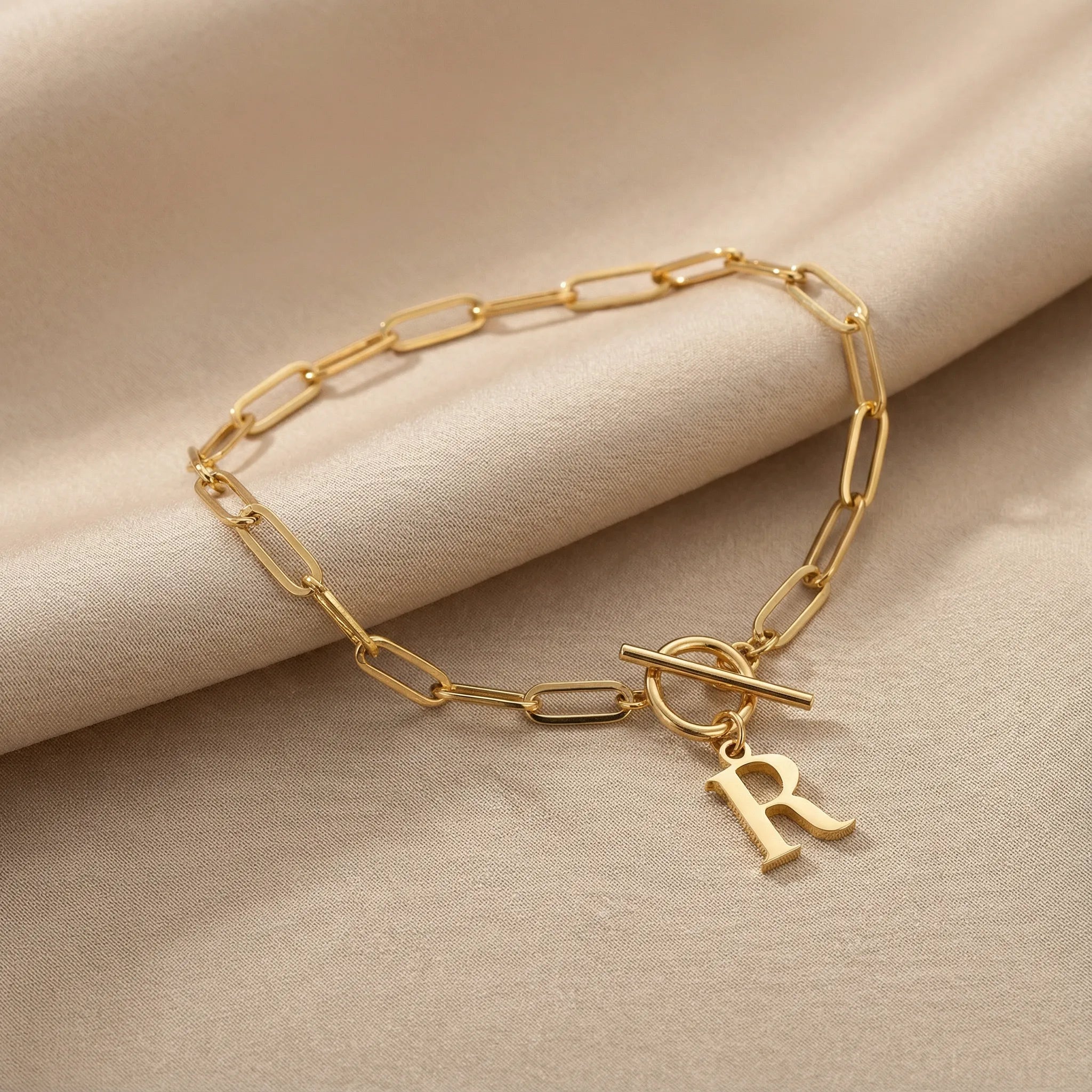 HeyBigDay Bracelet Initial Bracelet with Oval Belcher T-bar Chain