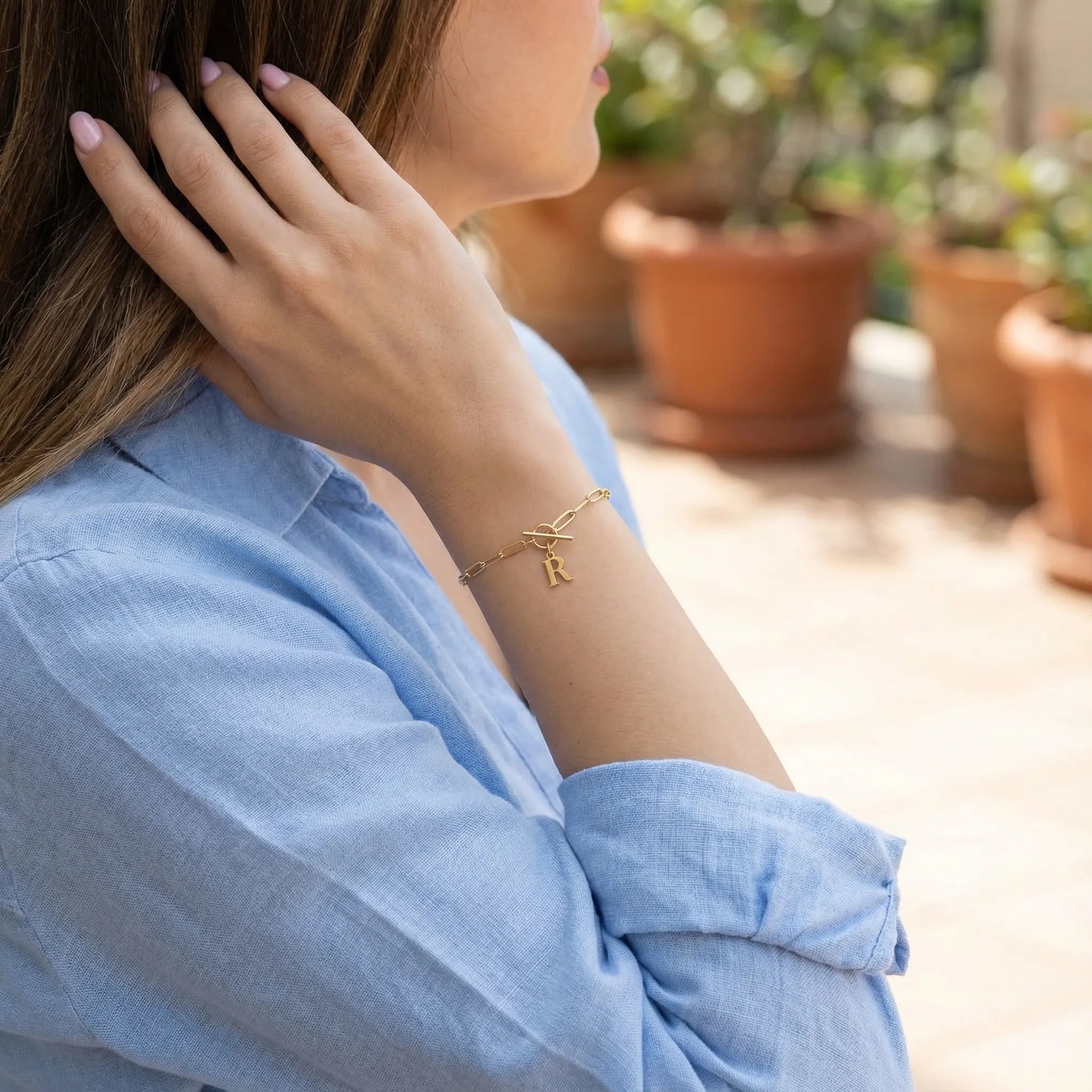 HeyBigDay Bracelet Initial Bracelet with Oval Belcher T-bar Chain