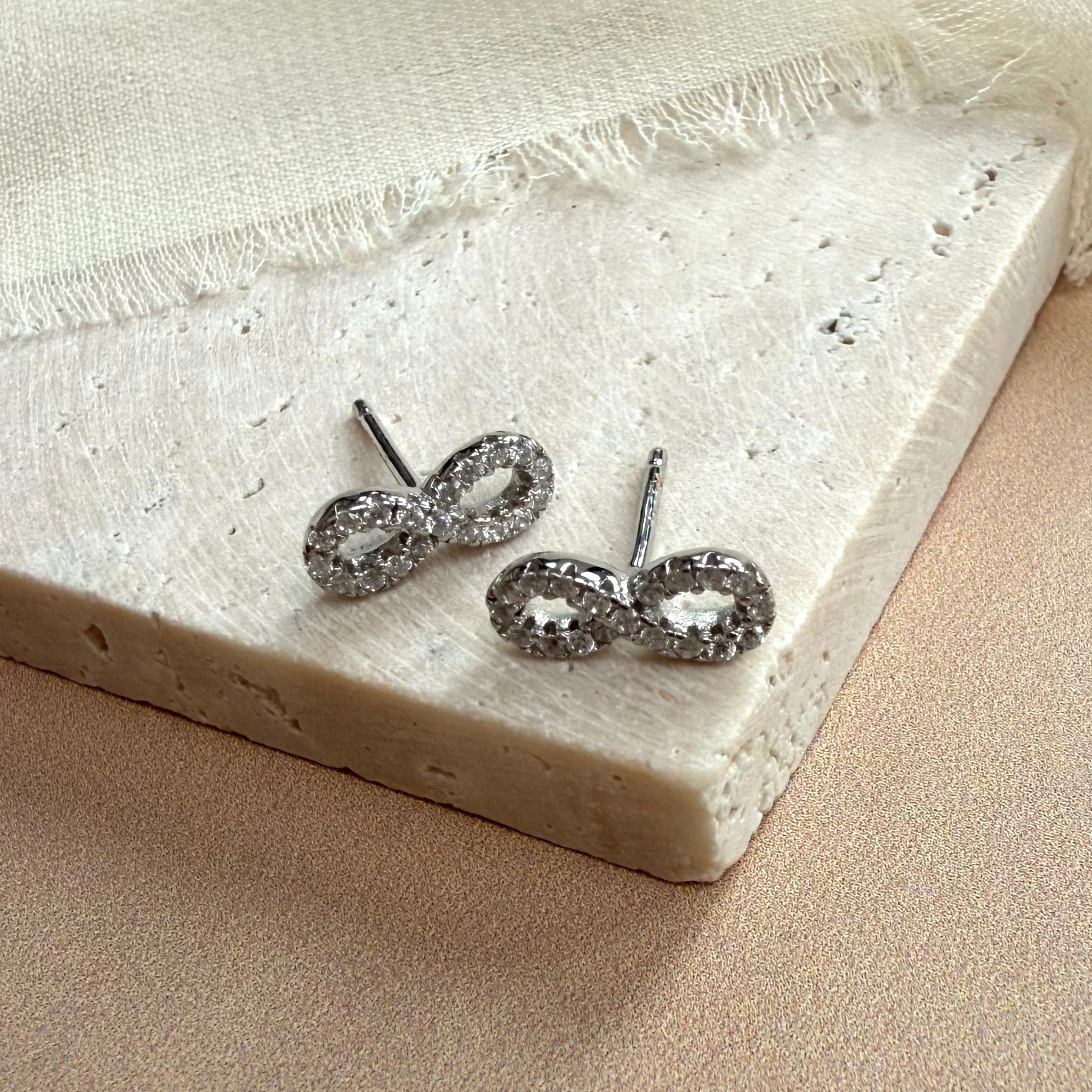HeyBigDay Earrings Sterling Silver Infinity Stud Earrings