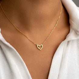 Dainty Heart Necklace in Gold or Silver – Minimal Heart Pendant Necklace