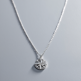 Compass Star Pendant Necklace in Gold or Silver – Symbolic Compass Necklace