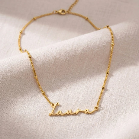 Collar con el nombre Laura