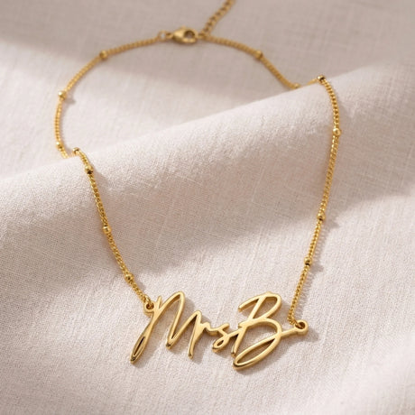 Collar de la Sra. B