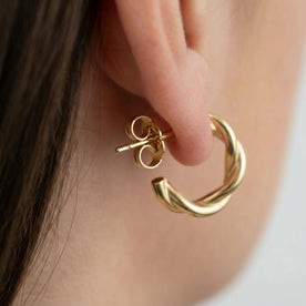Twisted Hoop Stud Earrings – Sculptural Modern Hoops for Everyday Wear